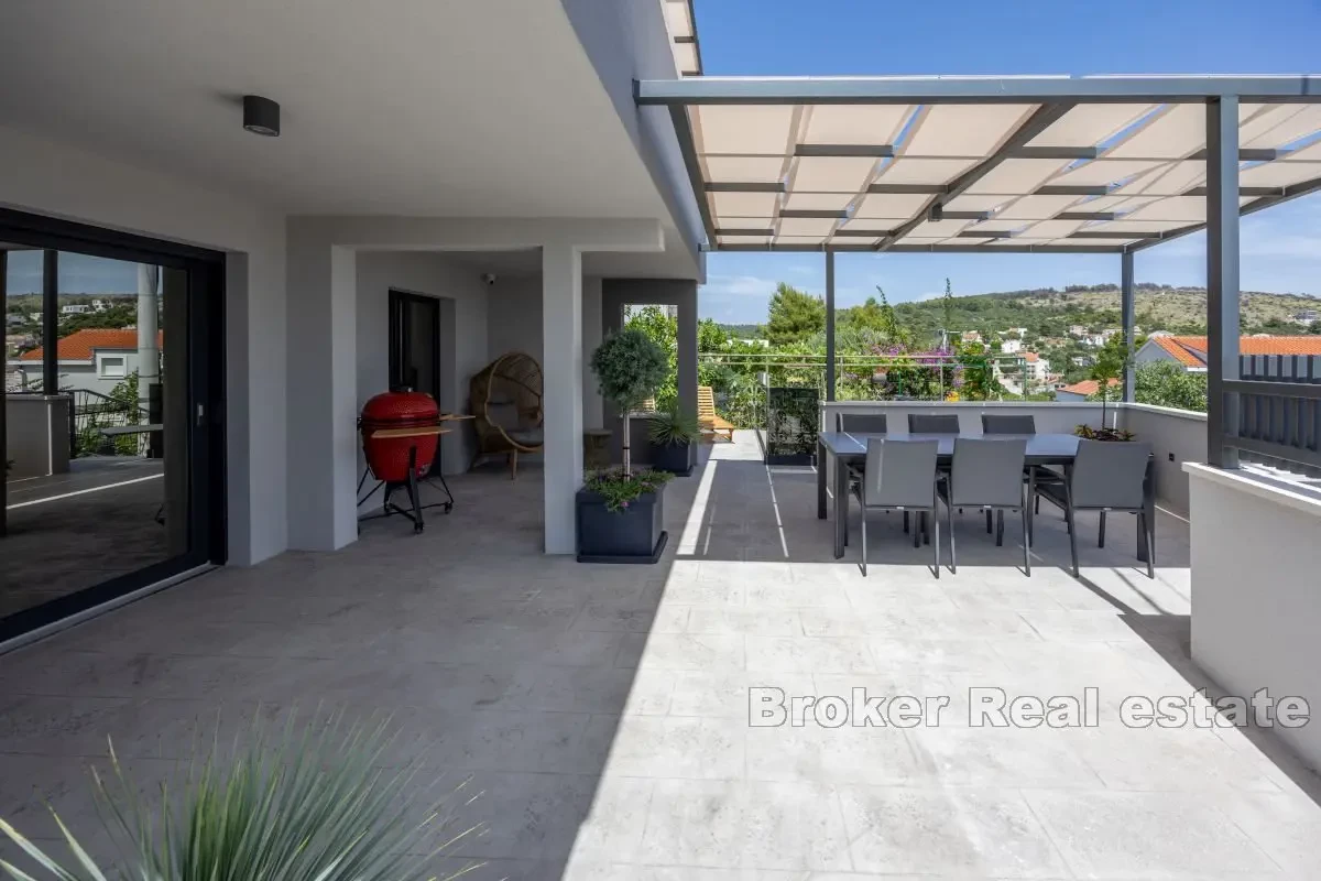 Casa indipendente con vista mare