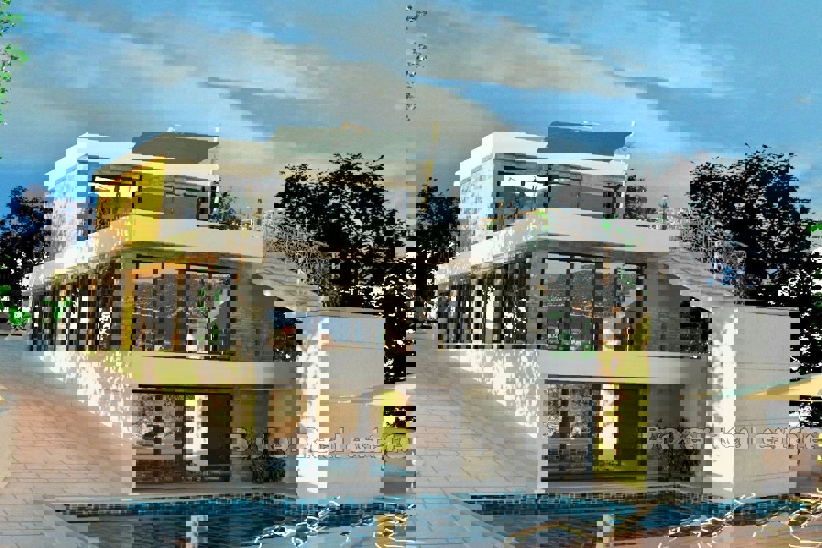 Ampio terreno edificabile con vista aperta sul mare