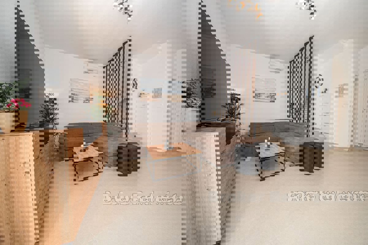 Casa di nuova costruzione con vista mare