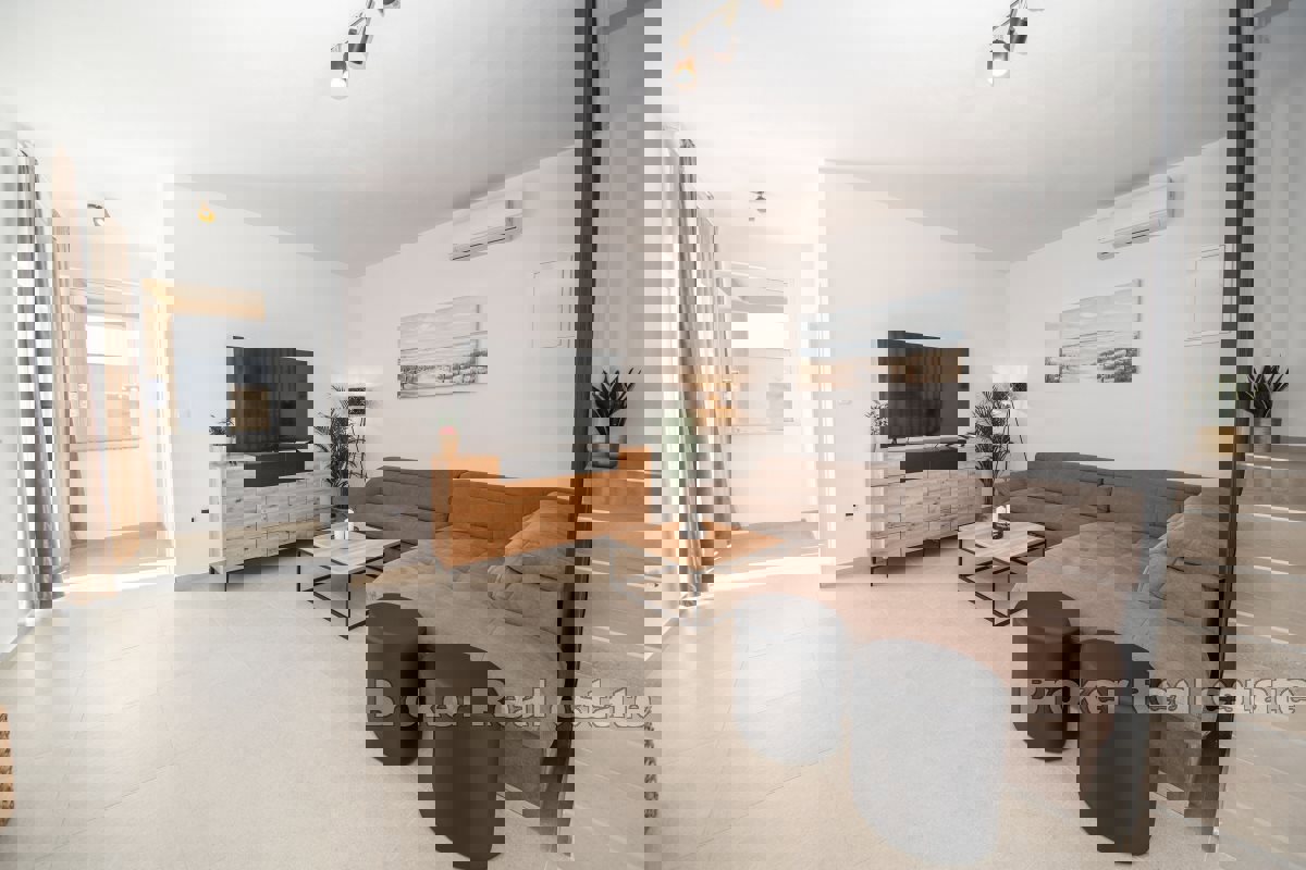 Casa di nuova costruzione con vista mare