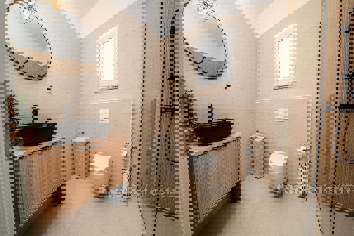 Casa di nuova costruzione con vista mare