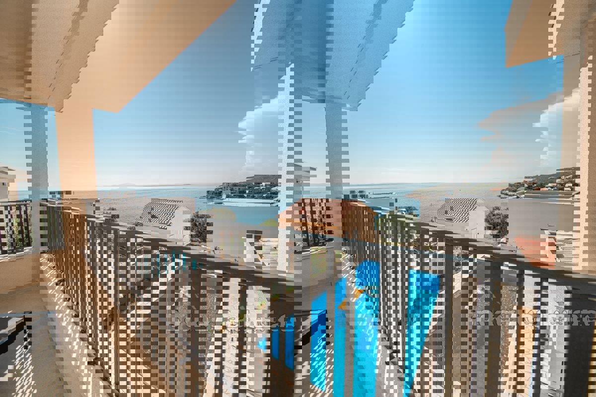 Casa di nuova costruzione con vista mare