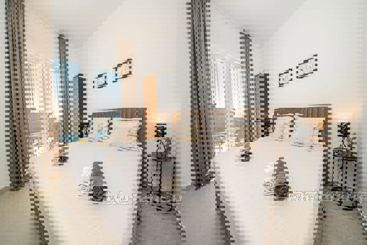 Casa di nuova costruzione con vista mare