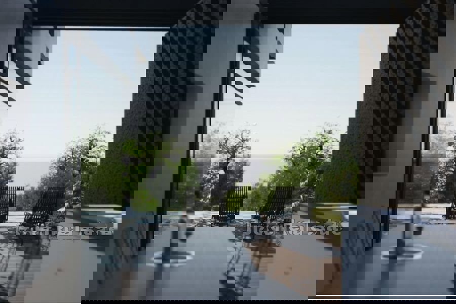 Lussuoso appartamento su due piani in una villa con piscina