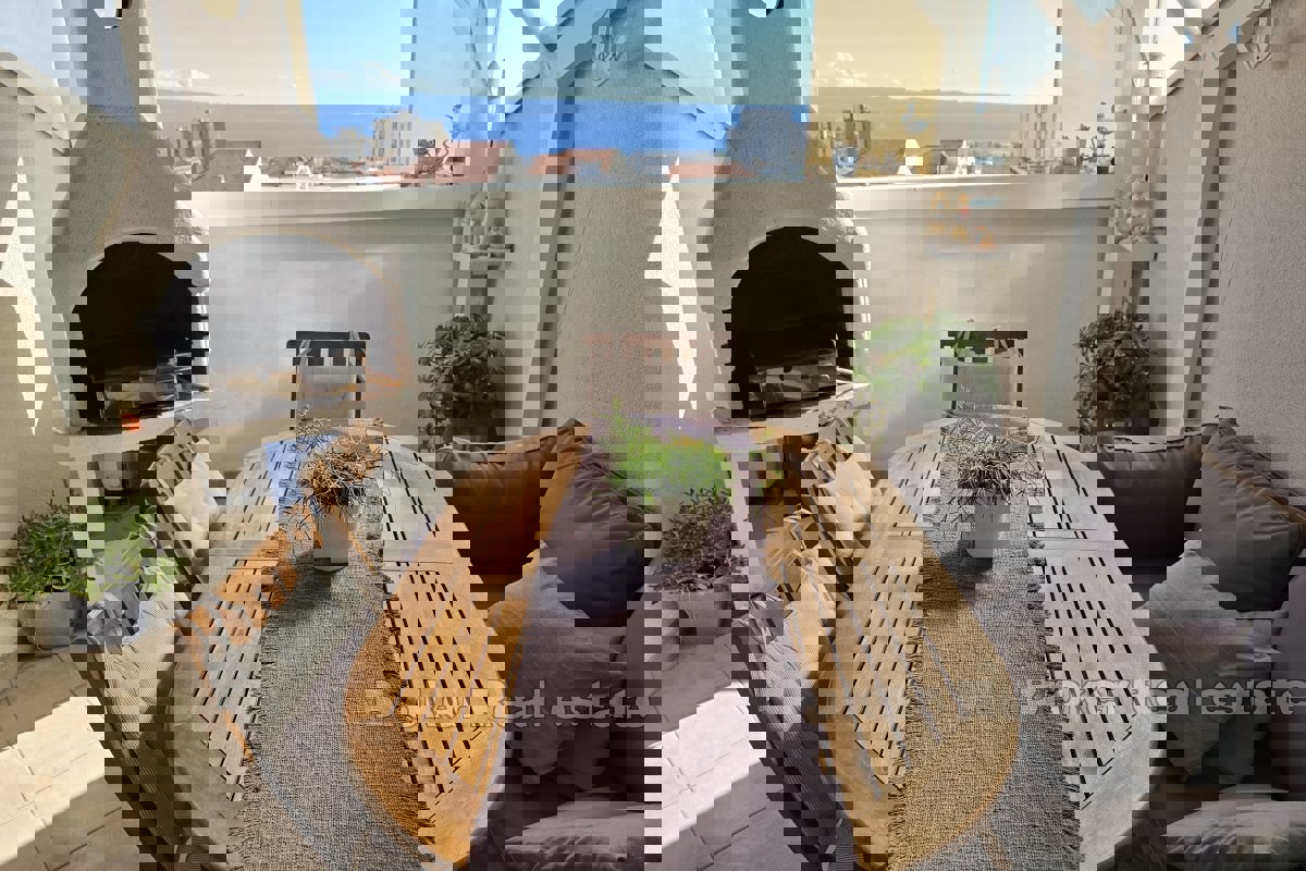 Un bellissimo appartamento soleggiato con vista mare