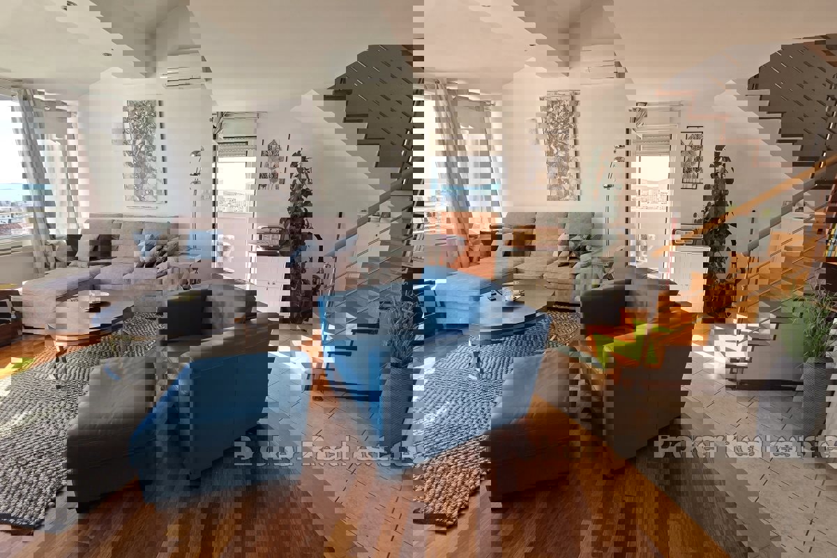 Un bellissimo appartamento soleggiato con vista mare