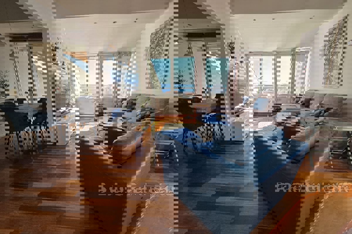 Un bellissimo appartamento soleggiato con vista mare