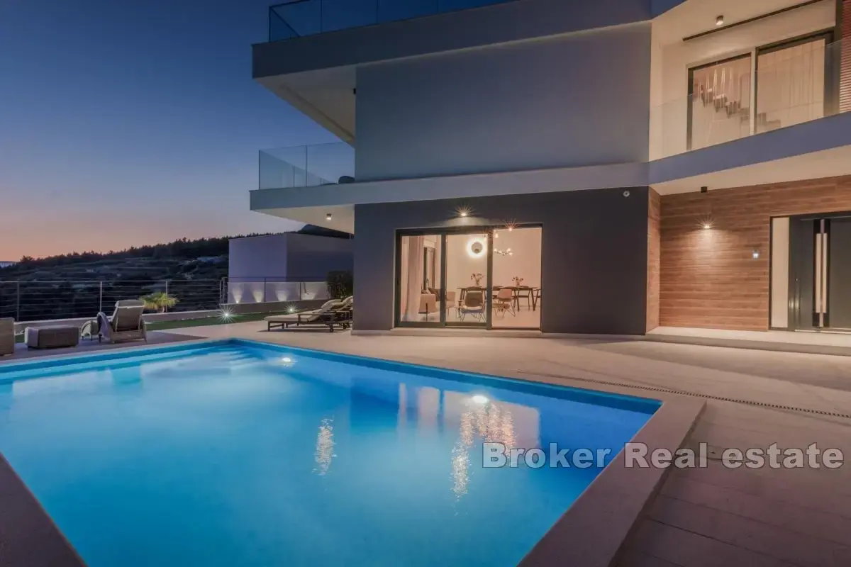 Villa di lusso con piscina e vista mare