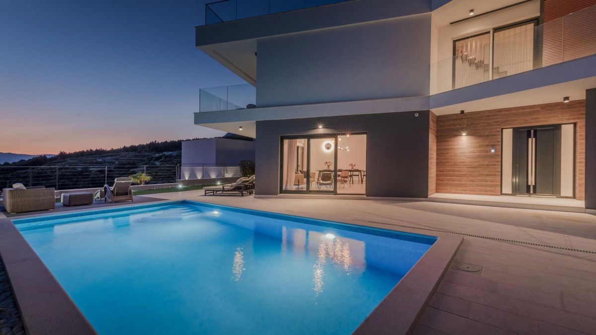 Villa di lusso con piscina e vista mare