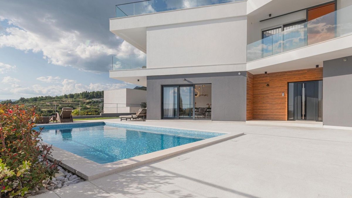 Villa di lusso con piscina e vista mare