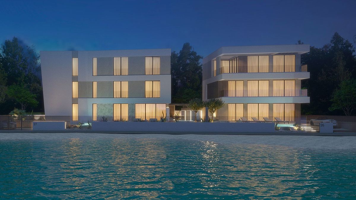 Nuova villa, prima fila al mare