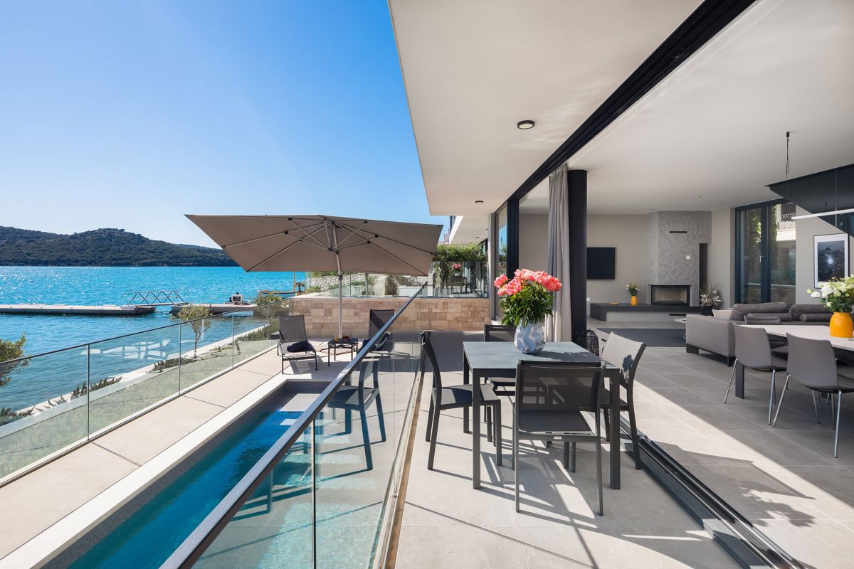 Villa prima fila al mare