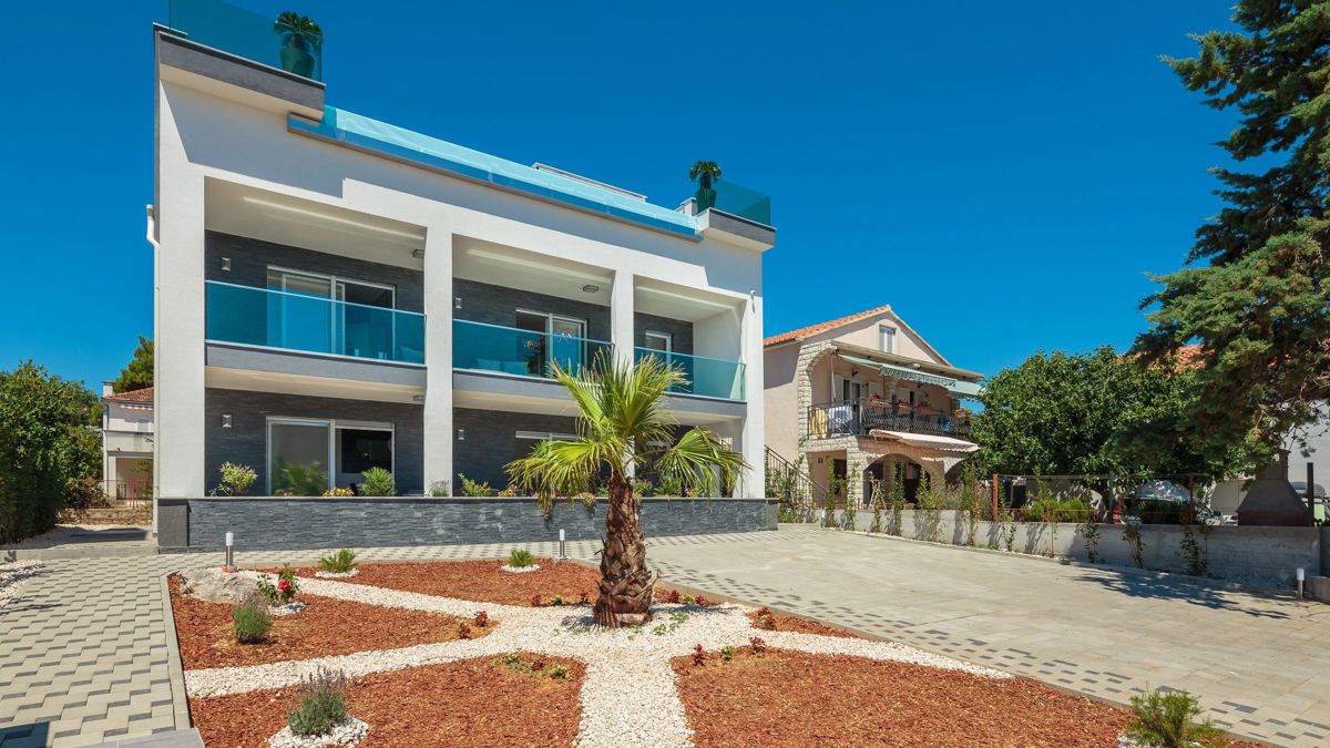 Incredibile, villa di lusso, a soli 50 metri dalla spiaggia