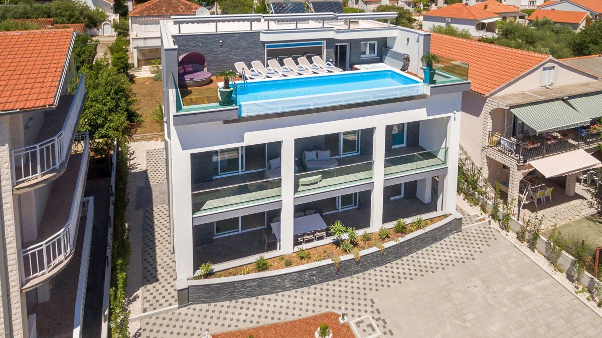 Incredibile, villa di lusso, a soli 50 metri dalla spiaggia
