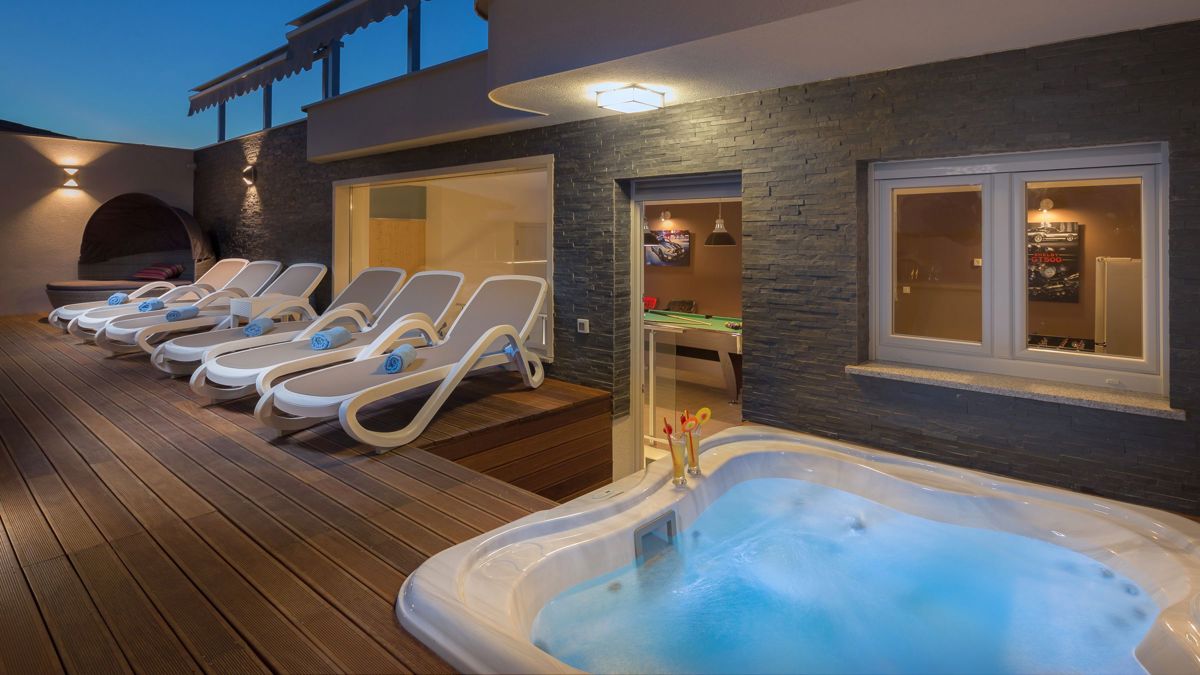 Incredibile, villa di lusso, a soli 50 metri dalla spiaggia