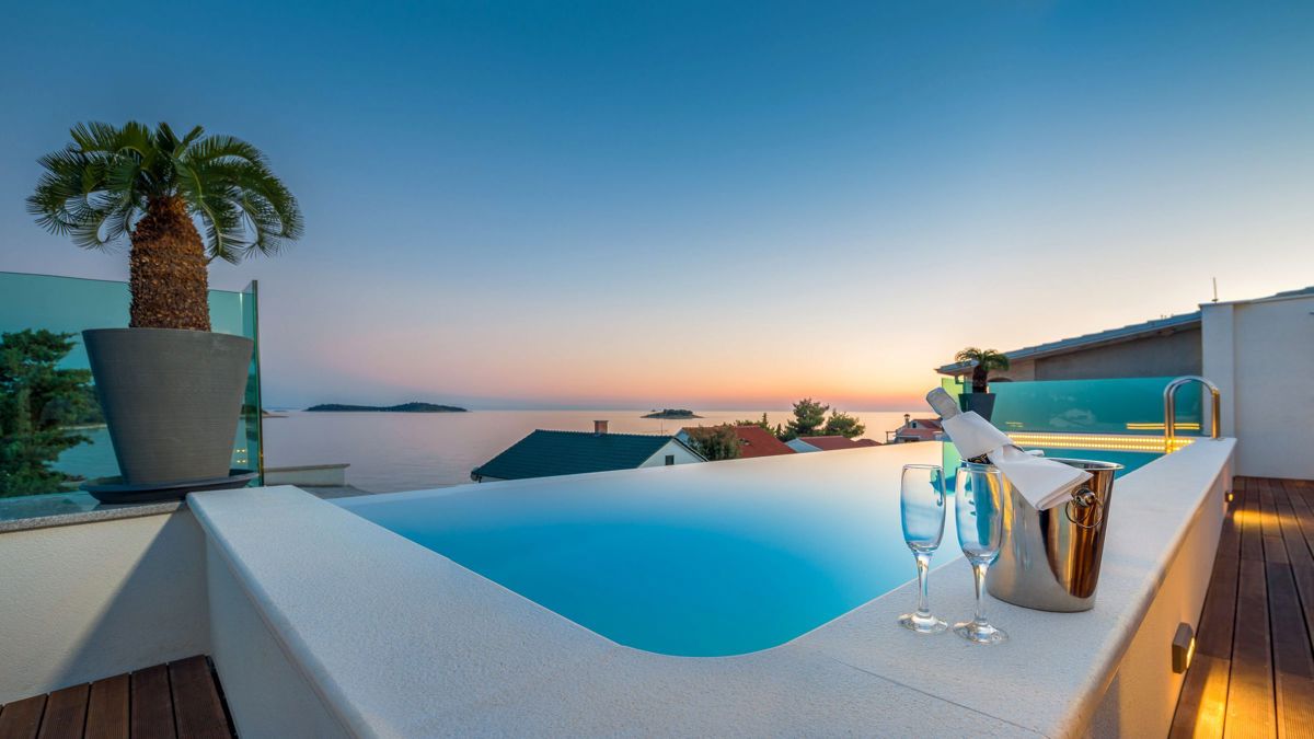 Incredibile, villa di lusso, a soli 50 metri dalla spiaggia