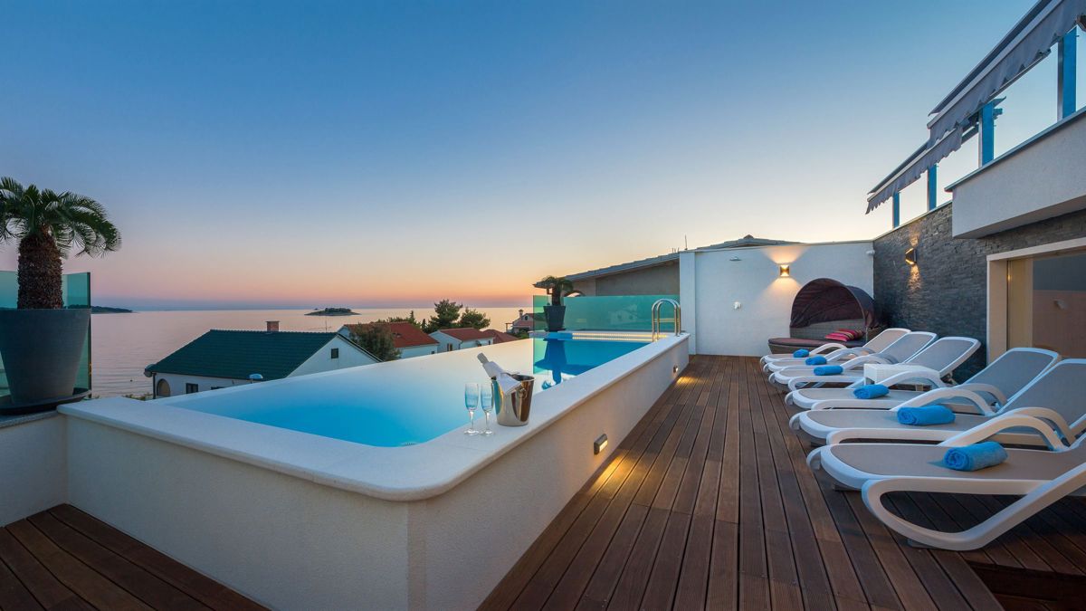 Incredibile, villa di lusso, a soli 50 metri dalla spiaggia