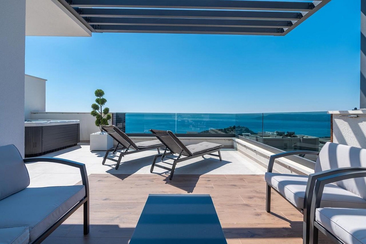 Bellissima villa con vista sulla costa mediterranea