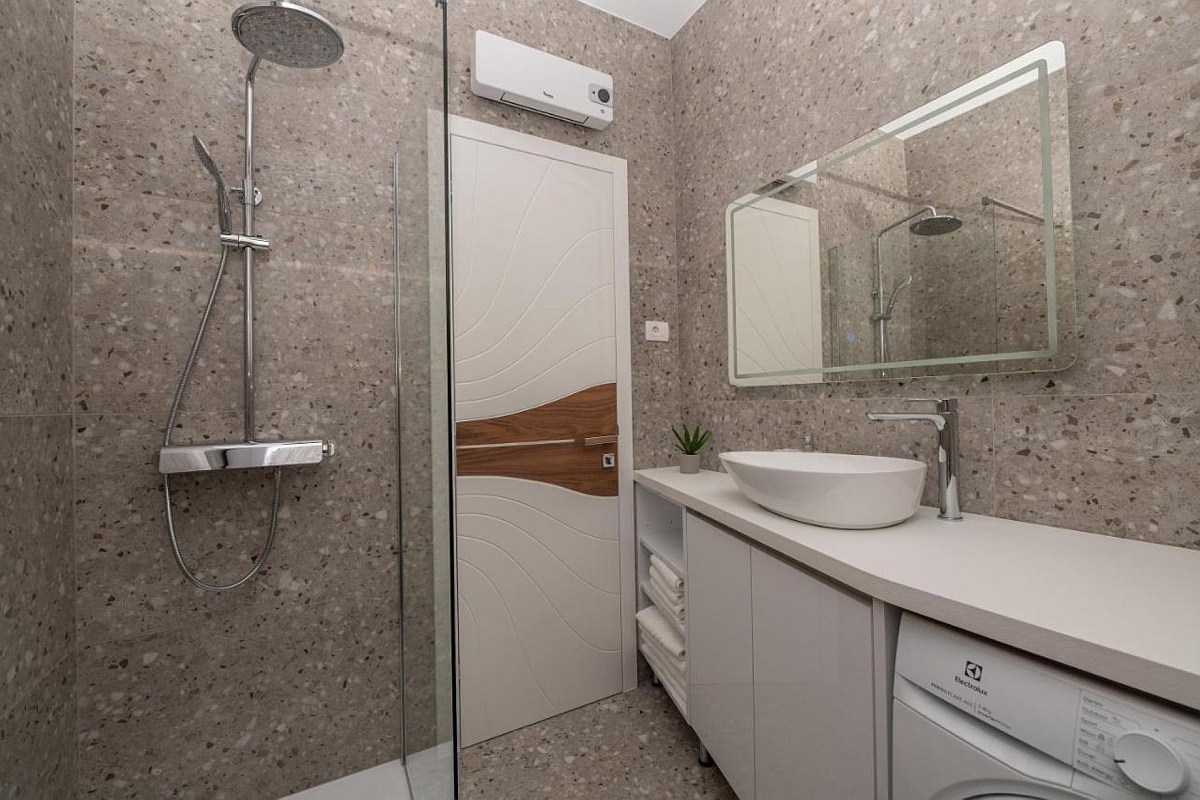 Bellissima villa con vista sulla costa mediterranea