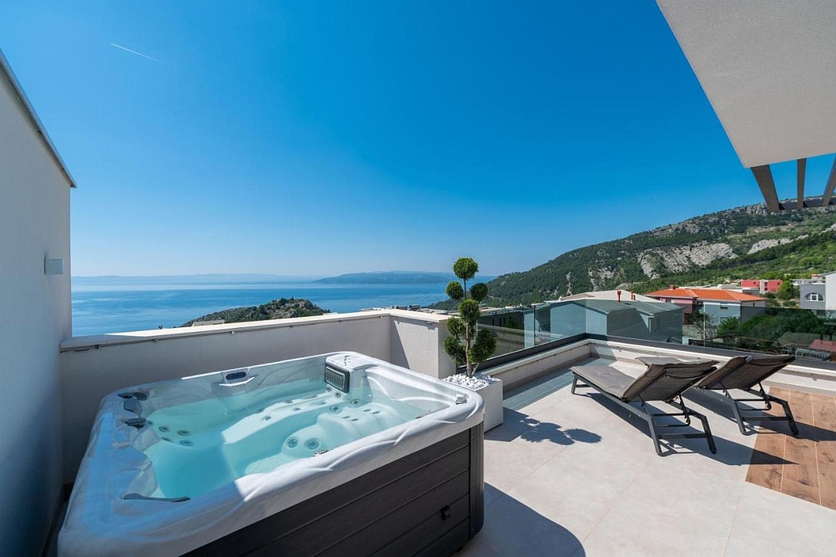 Bellissima villa con vista sulla costa mediterranea