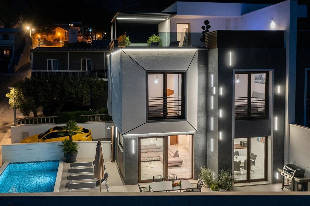 Bellissima villa con vista sulla costa mediterranea