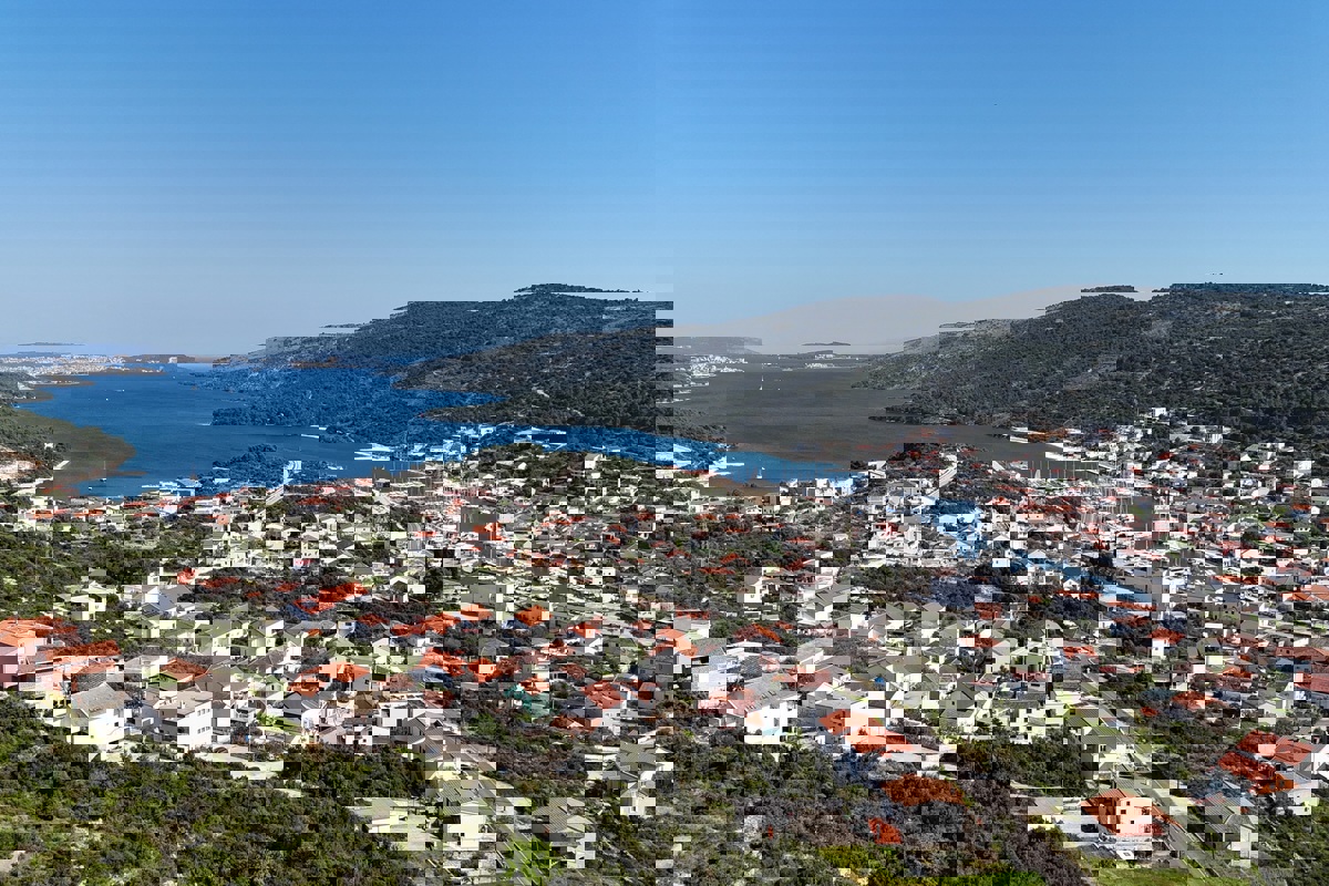 Moderno appartamento in un nuovo edificio con vista mare