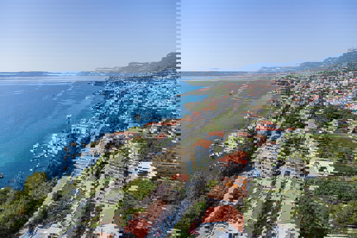 Esclusivo appartamento con tre camere da letto in prima fila sul mare - Est, S6