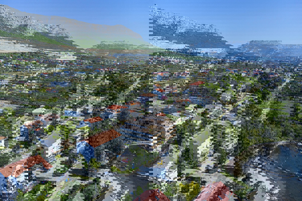 Esclusivo appartamento con tre camere da letto in prima fila sul mare - Est, S6