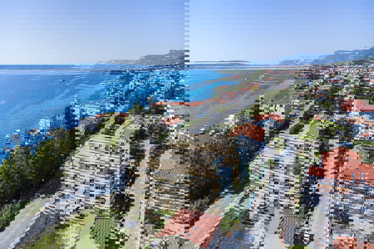 Esclusivo appartamento con una camera da letto in prima fila sul mare - Ovest, S1