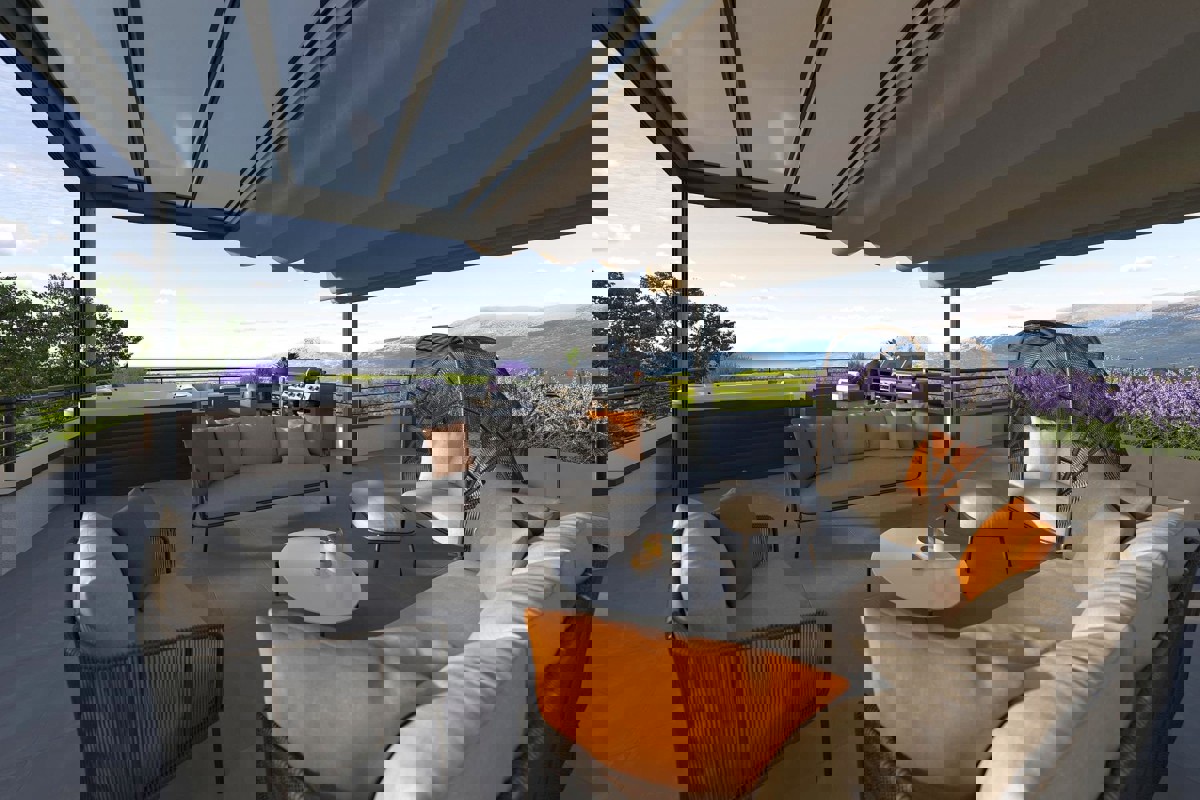 Attico con terrazza panoramica e vista meravigliosa