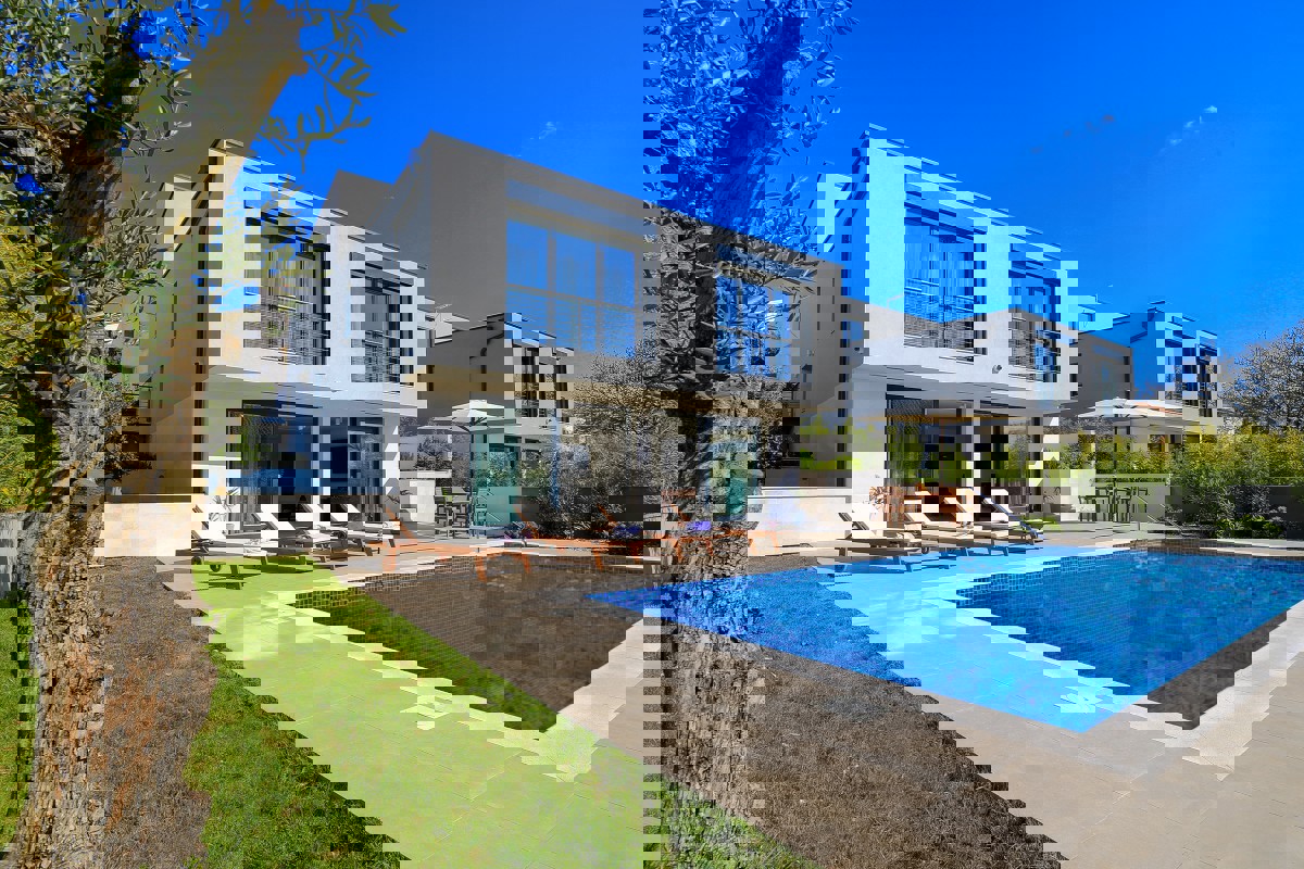 Villa moderna in posizione attraente