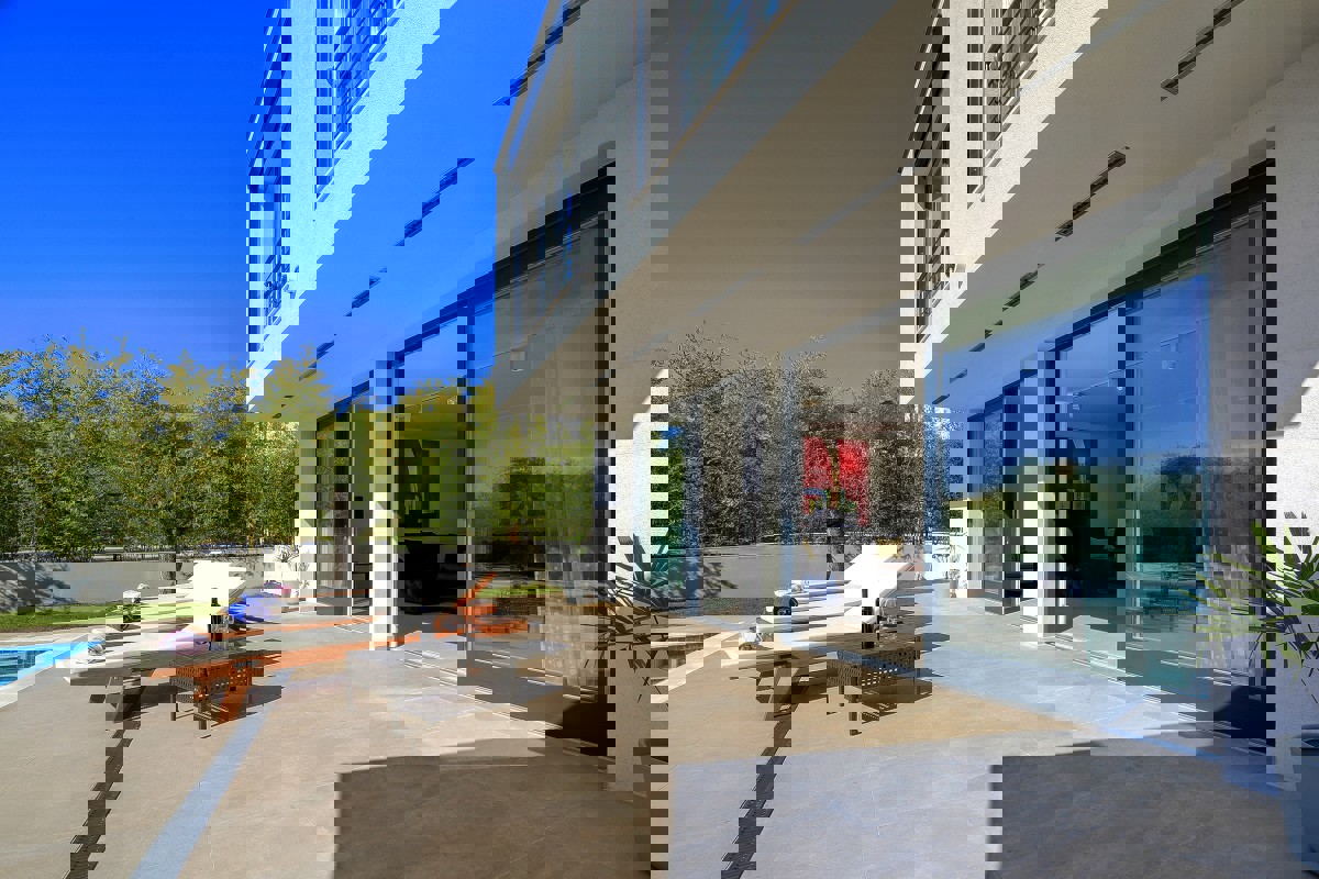 Villa moderna in posizione attraente