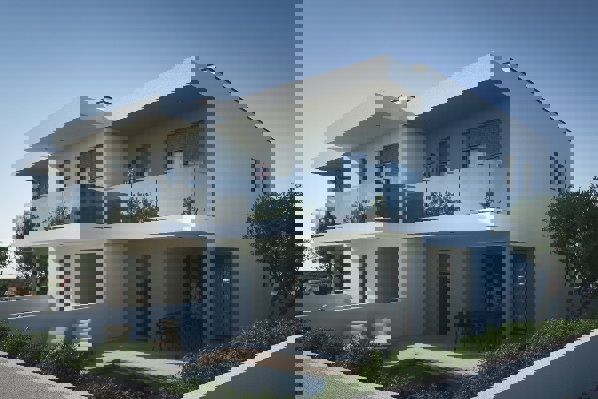 Moderno appartamento duplex con piscina vicino a Zara