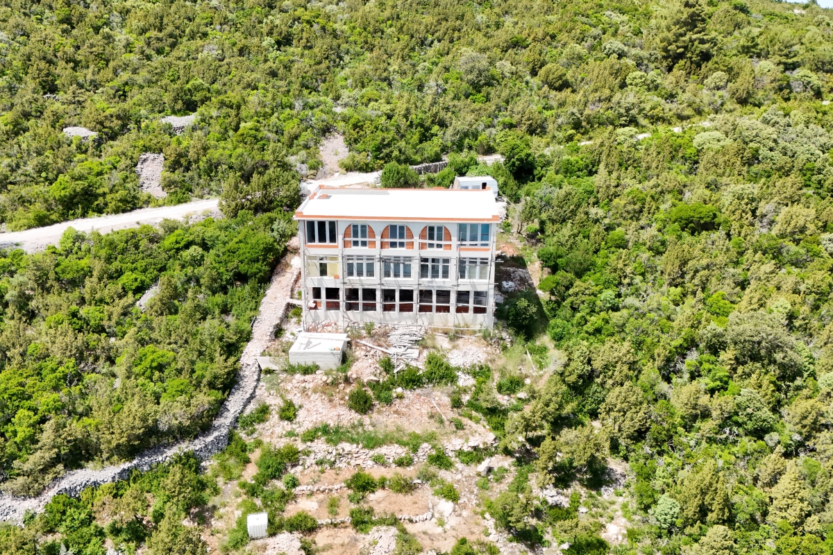 Casa indipendente non completata in posizione appartata