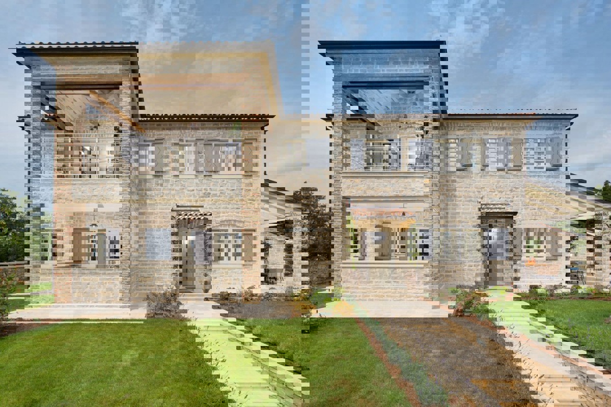 Villa con piscina e campi sportivi nel cuore dell'Istria