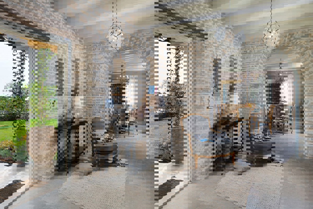 Villa con piscina e campi sportivi nel cuore dell'Istria