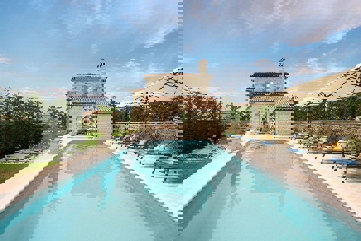 Villa con piscina e campi sportivi nel cuore dell'Istria