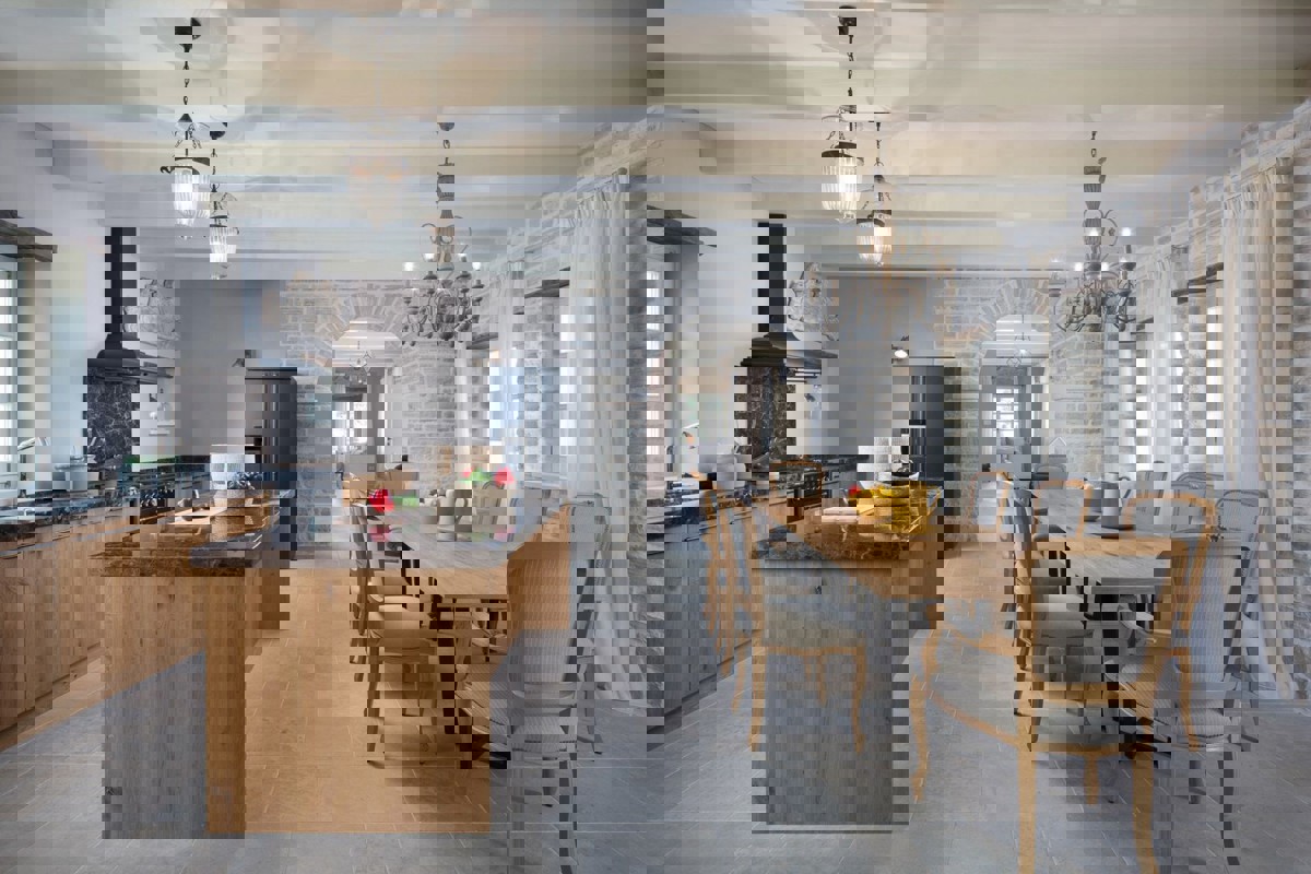 Villa con piscina e campi sportivi nel cuore dell'Istria