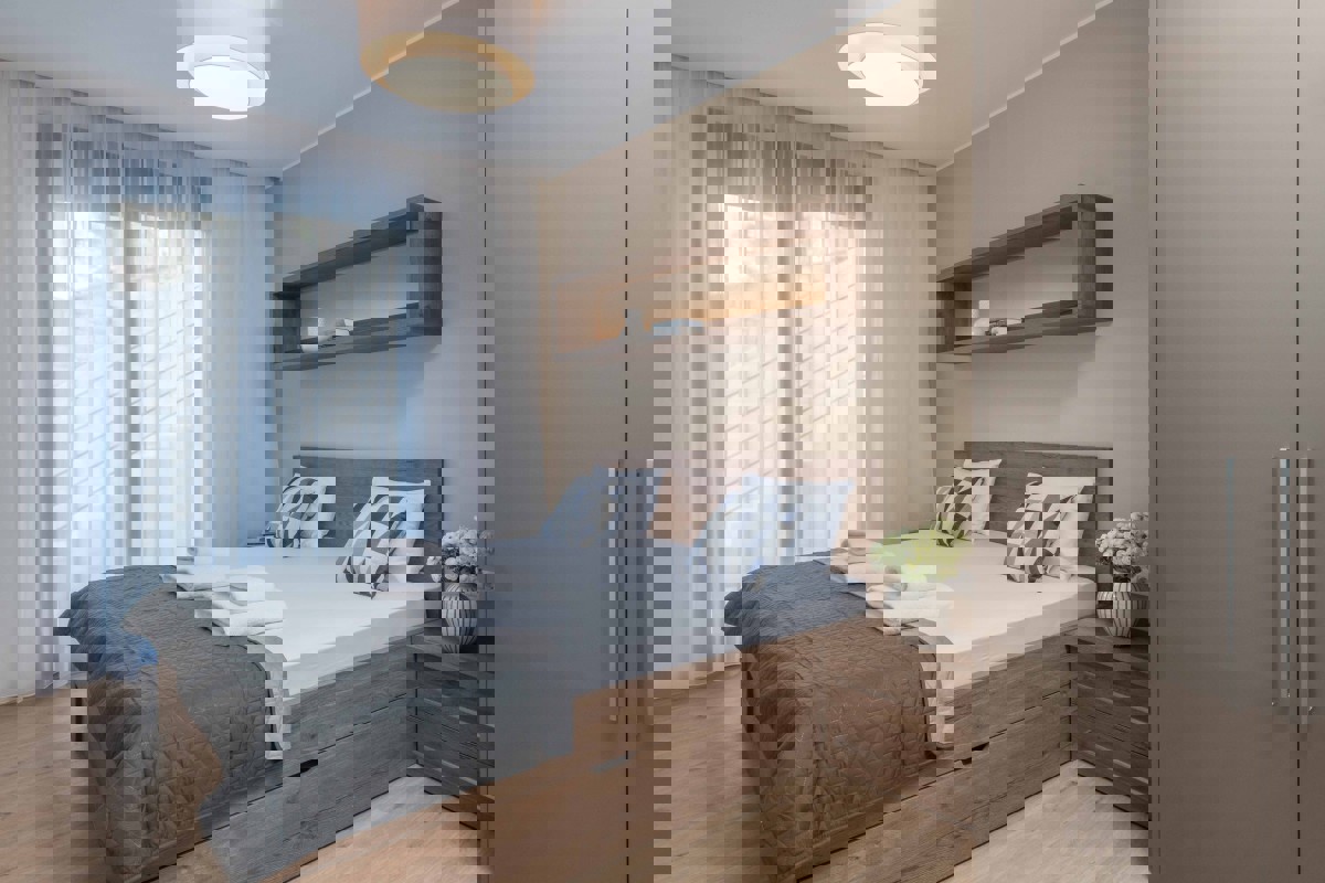 Lussuoso appartamento con due camere da letto in prima fila sul mare