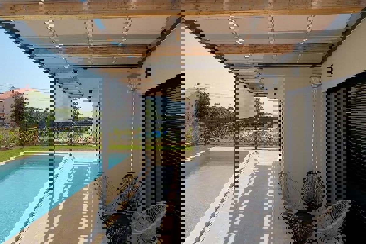 Villa con piscina in posizione tranquilla