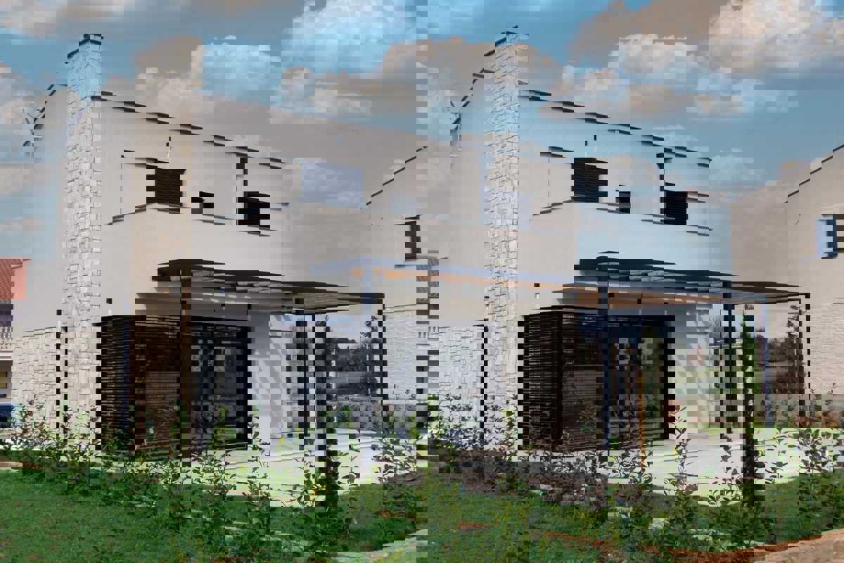 Villa con piscina in posizione tranquilla