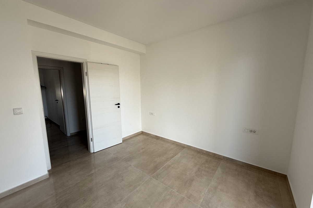 Moderno appartamento con vista mare parziale