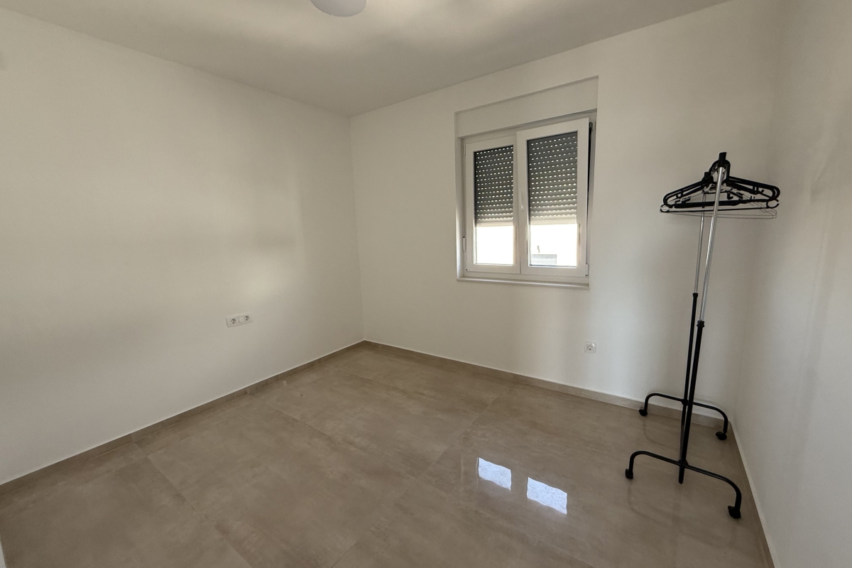 Moderno appartamento con vista mare parziale