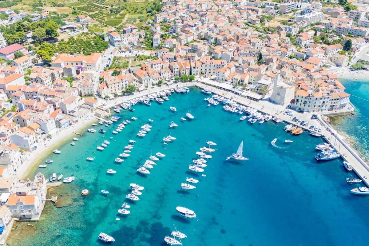 Autentica villa in pietra ristrutturata, in riva al mare