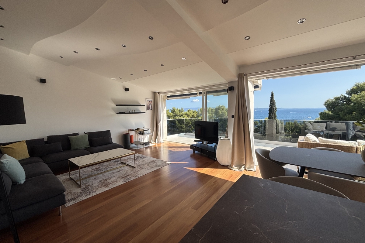 Attico esclusivo in posizione prestigiosa - prima fila al mare