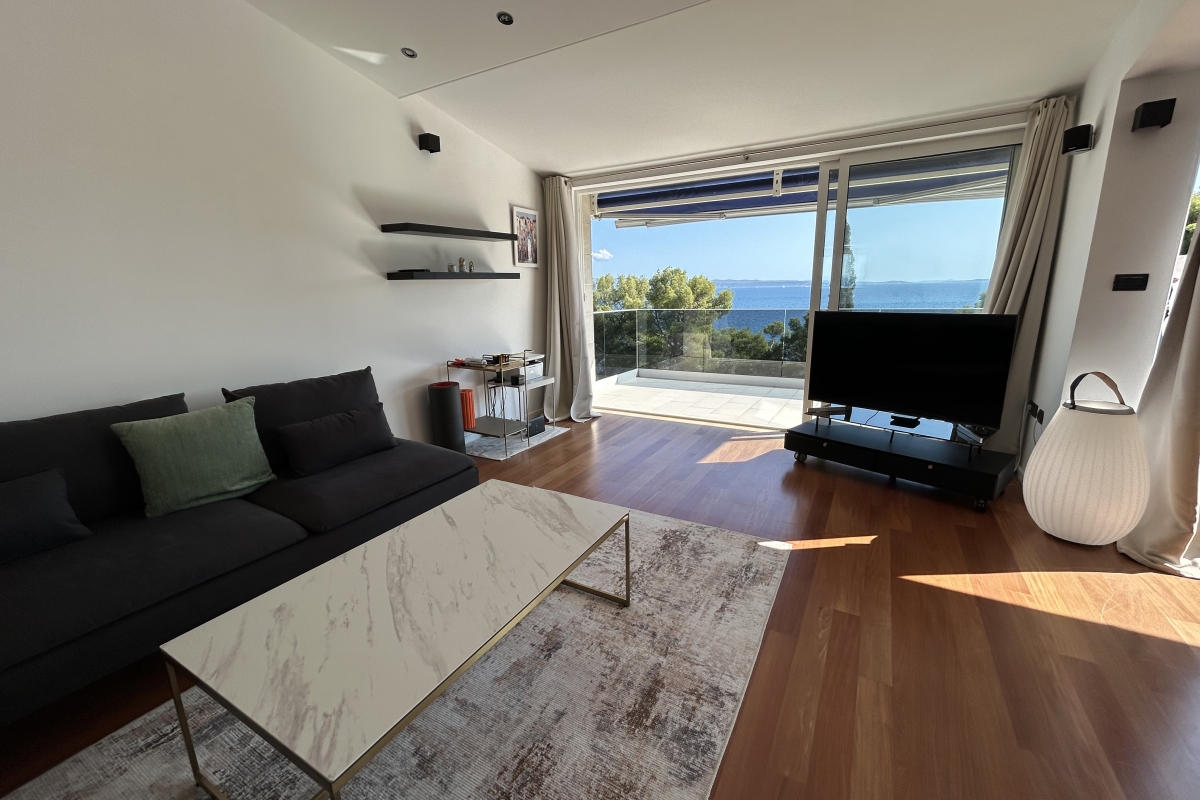 Attico esclusivo in posizione prestigiosa - prima fila al mare