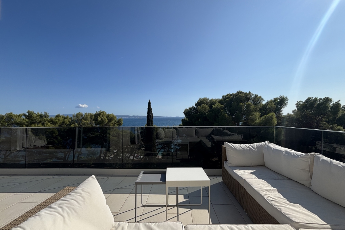 Attico esclusivo in posizione prestigiosa - prima fila al mare