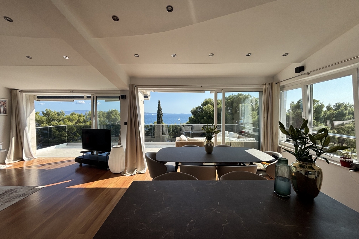 Attico esclusivo in posizione prestigiosa - prima fila al mare