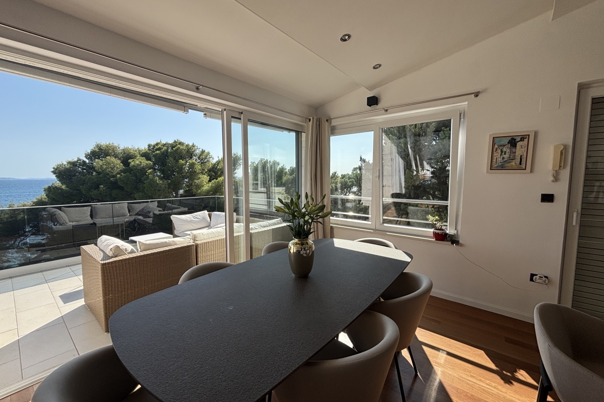 Attico esclusivo in posizione prestigiosa - prima fila al mare