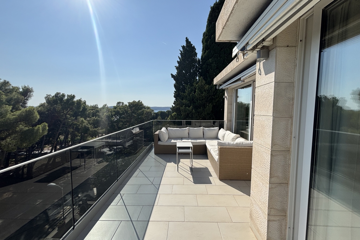 Attico esclusivo in posizione prestigiosa - prima fila al mare